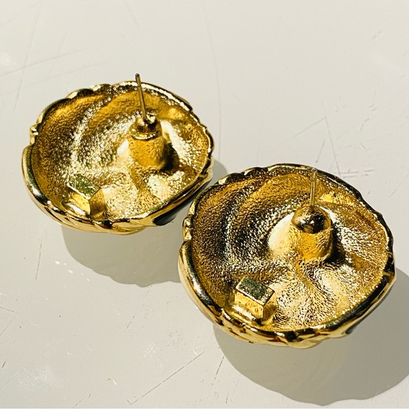 80's Vintage Black and Bone Enamel Love Knott Gold Plated Earrings - Picture 2 of 3